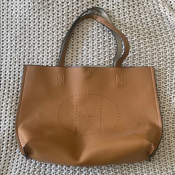 Hermés Style Elegant Tan Leather Tote Bag - Picture 1 of 7
